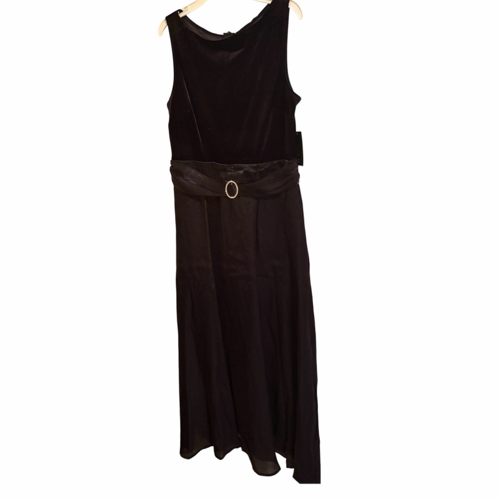 Alexa B Elegant Black Sleeveless Dress with Belt- NWT